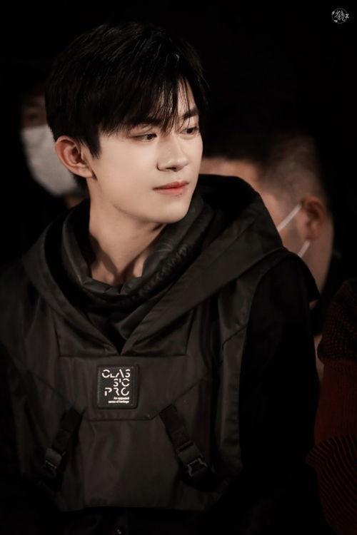 娱乐圈吃瓜爆料照片,照片揭秘明星真实生活瞬间